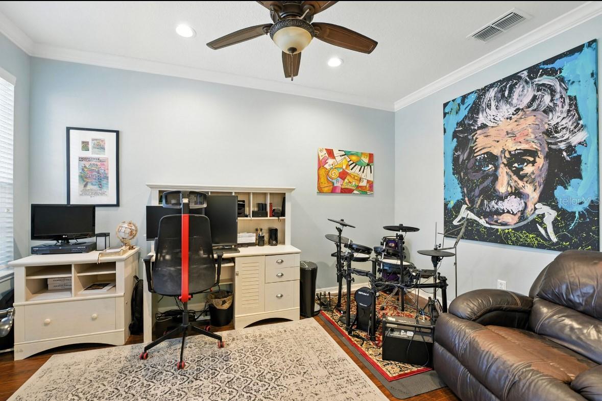 Image 9 of 25 For 2807 Falconhill Drive