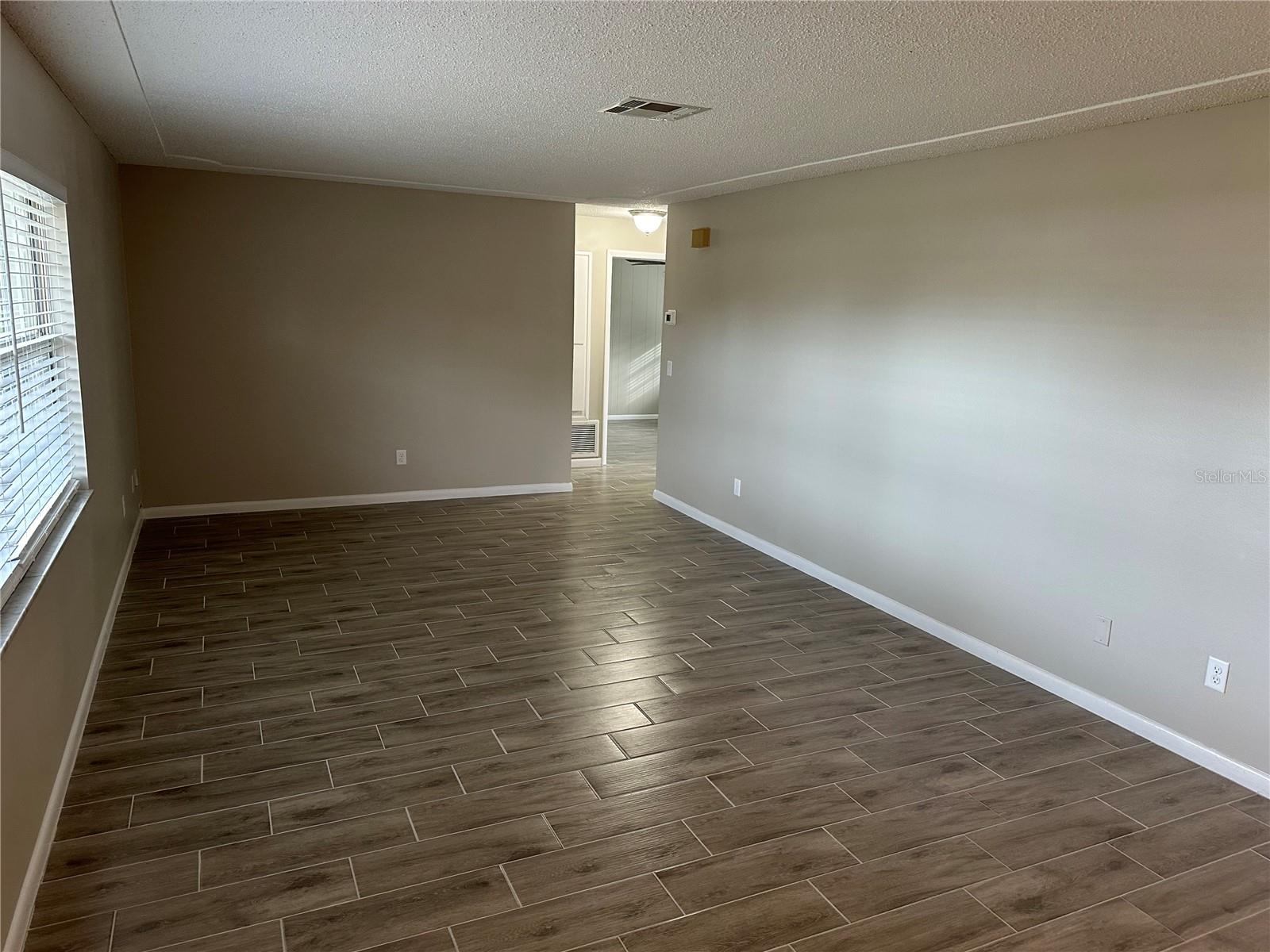 Image 5 of 19 For 7126 Leighton Way