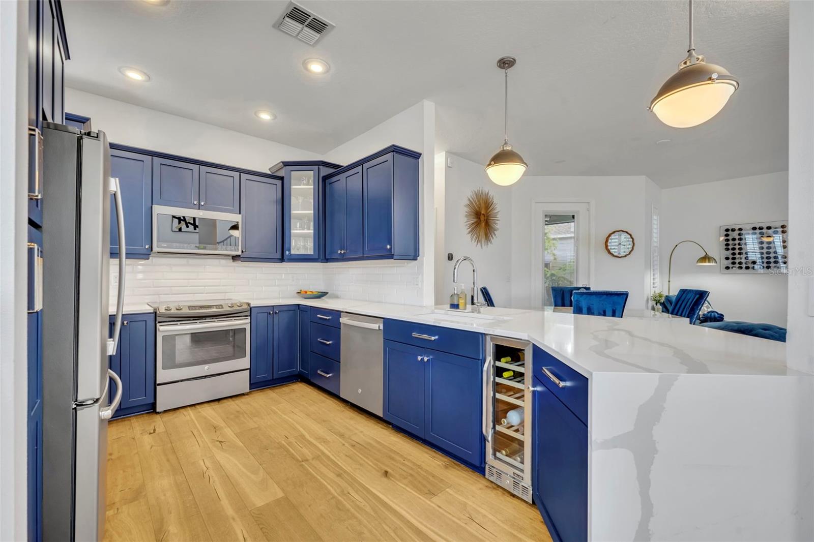 Image 6 of 40 For 2400 Formosa Avenue