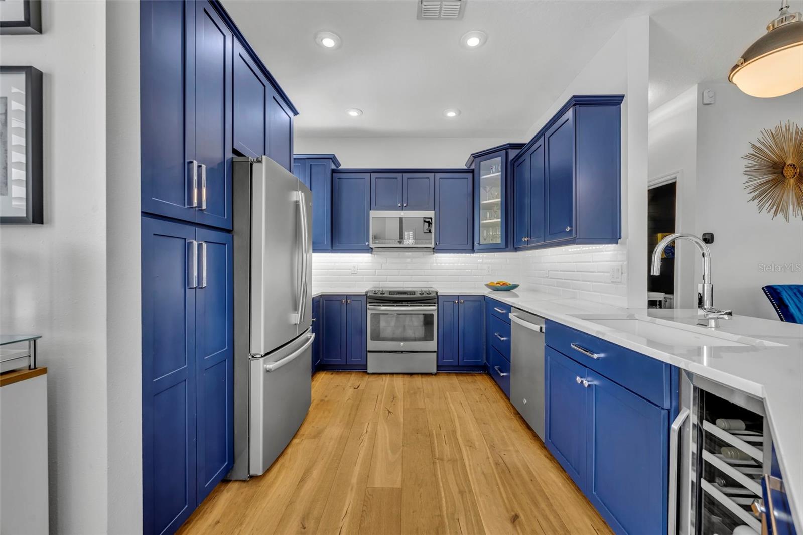 Image 7 of 40 For 2400 Formosa Avenue