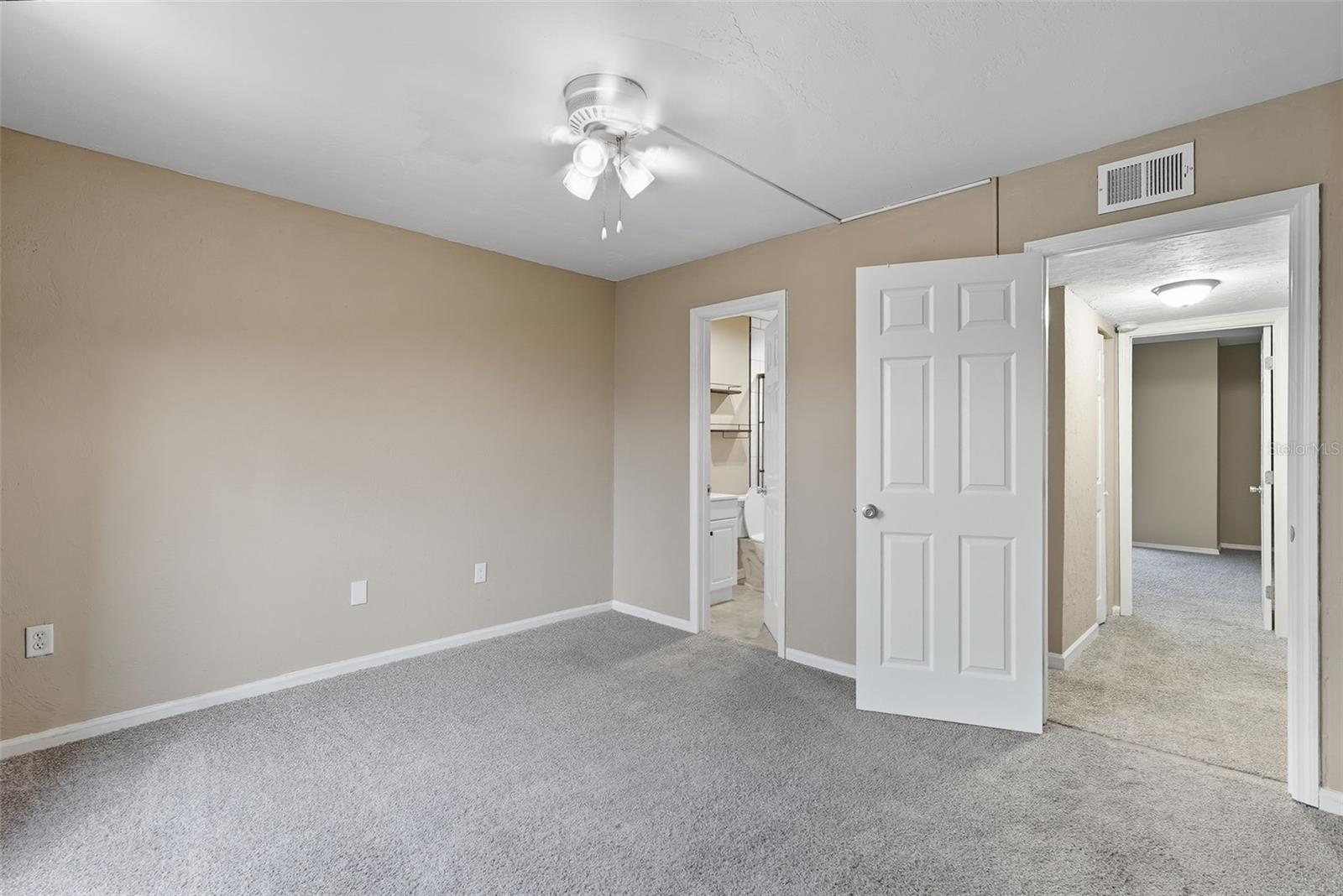 Image 17 of 31 For 1836 Crystal Lake Drive 44