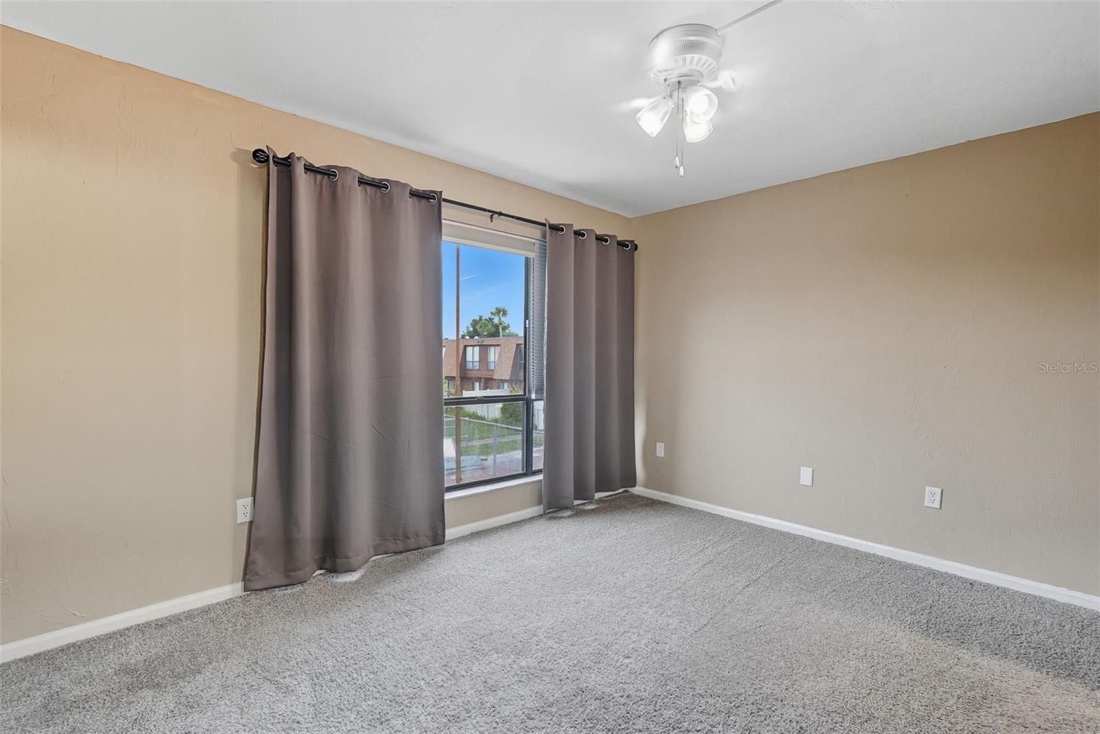 Image 25 of 31 For 1836 Crystal Lake Drive 44