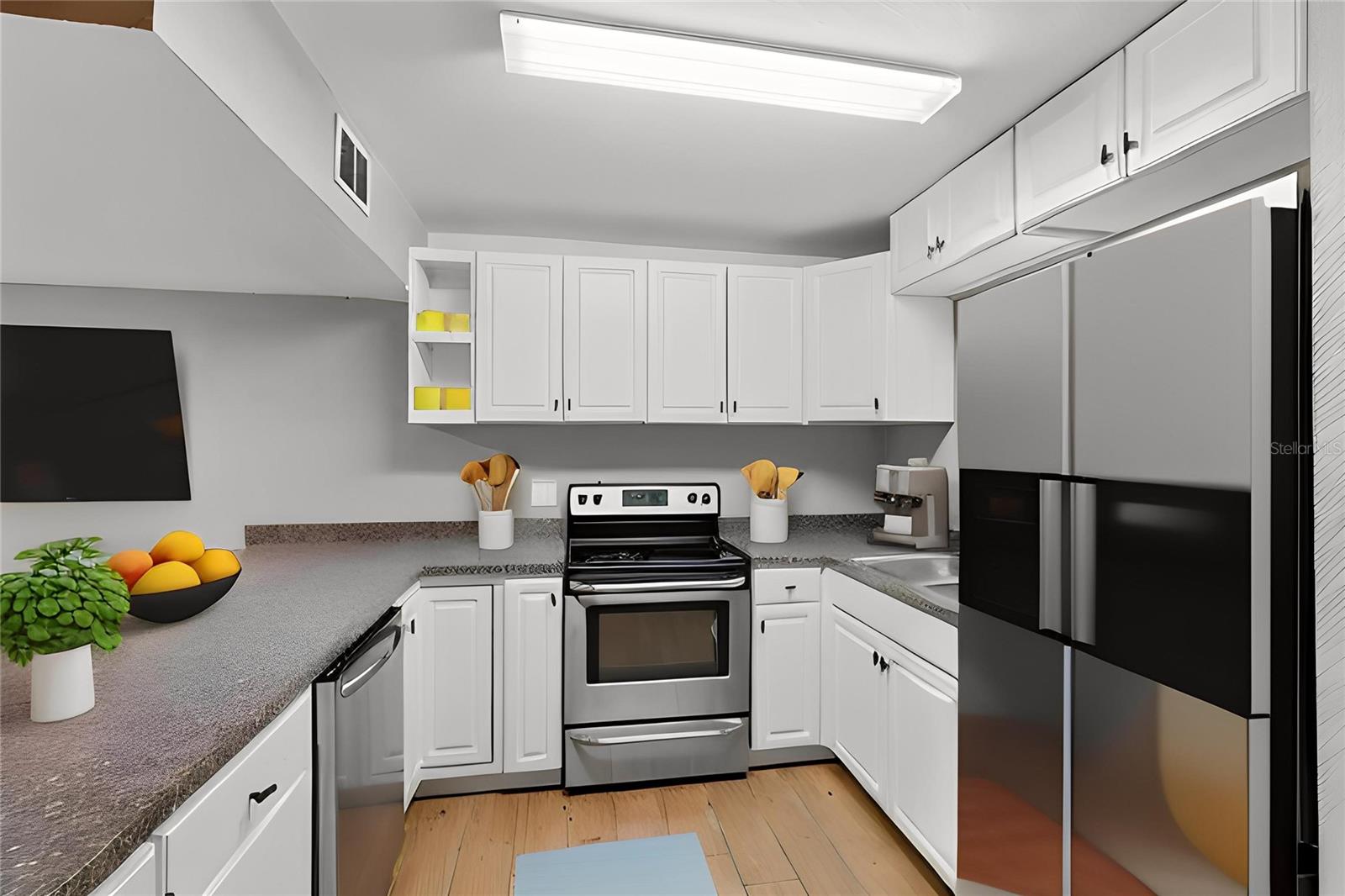 Image 4 of 31 For 1836 Crystal Lake Drive 44