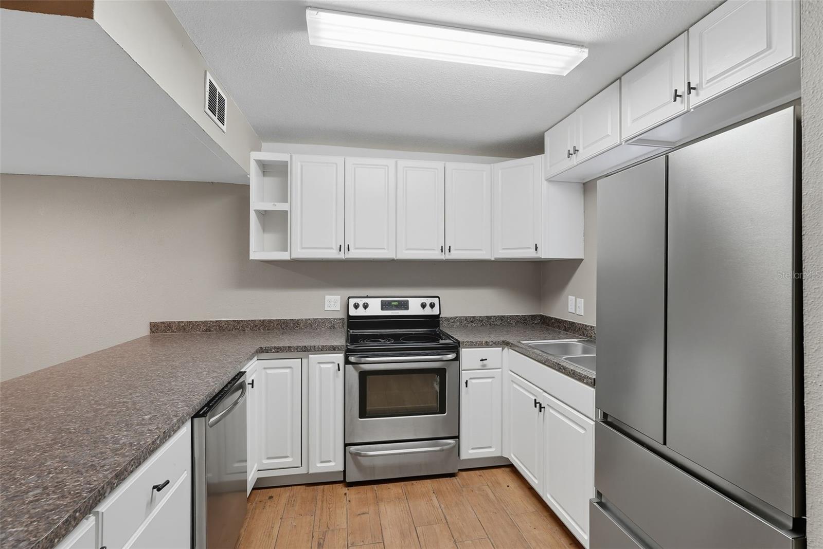 Image 5 of 31 For 1836 Crystal Lake Drive 44