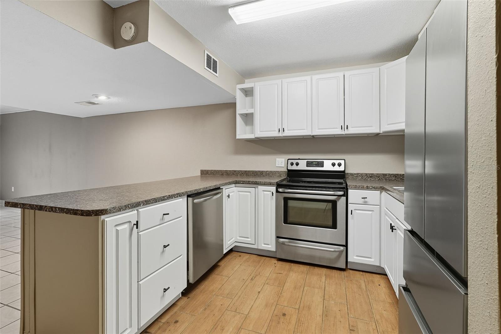 Image 6 of 31 For 1836 Crystal Lake Drive 44