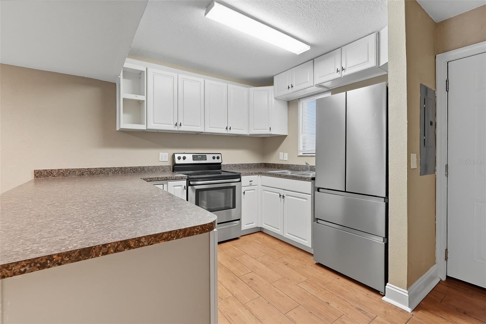 Image 7 of 31 For 1836 Crystal Lake Drive 44