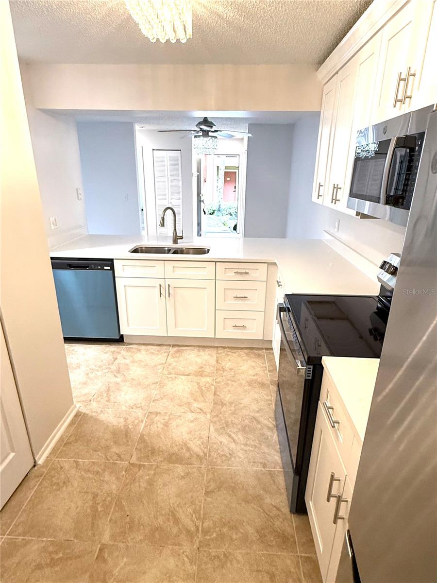 Image 10 of 18 For 604 Kenwick Circle 105