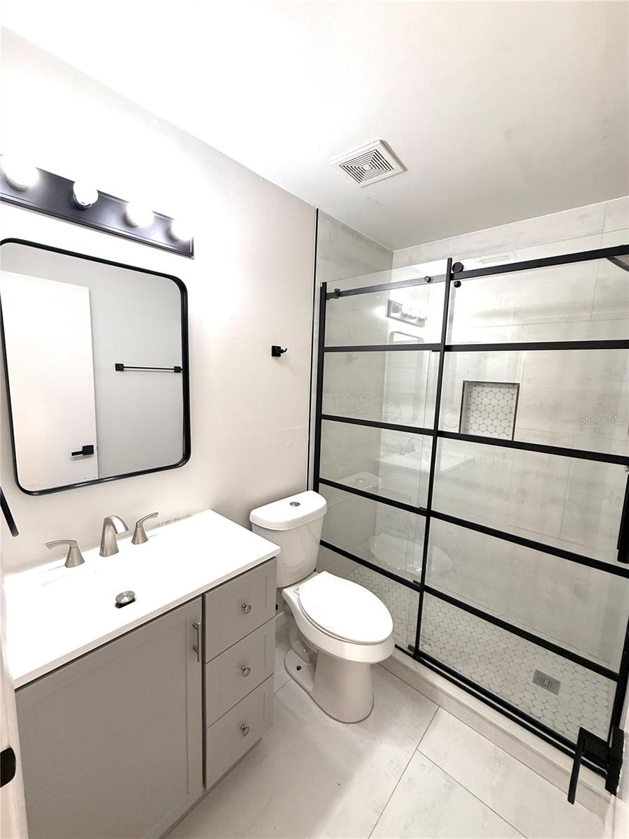 Image 15 of 18 For 604 Kenwick Circle 105