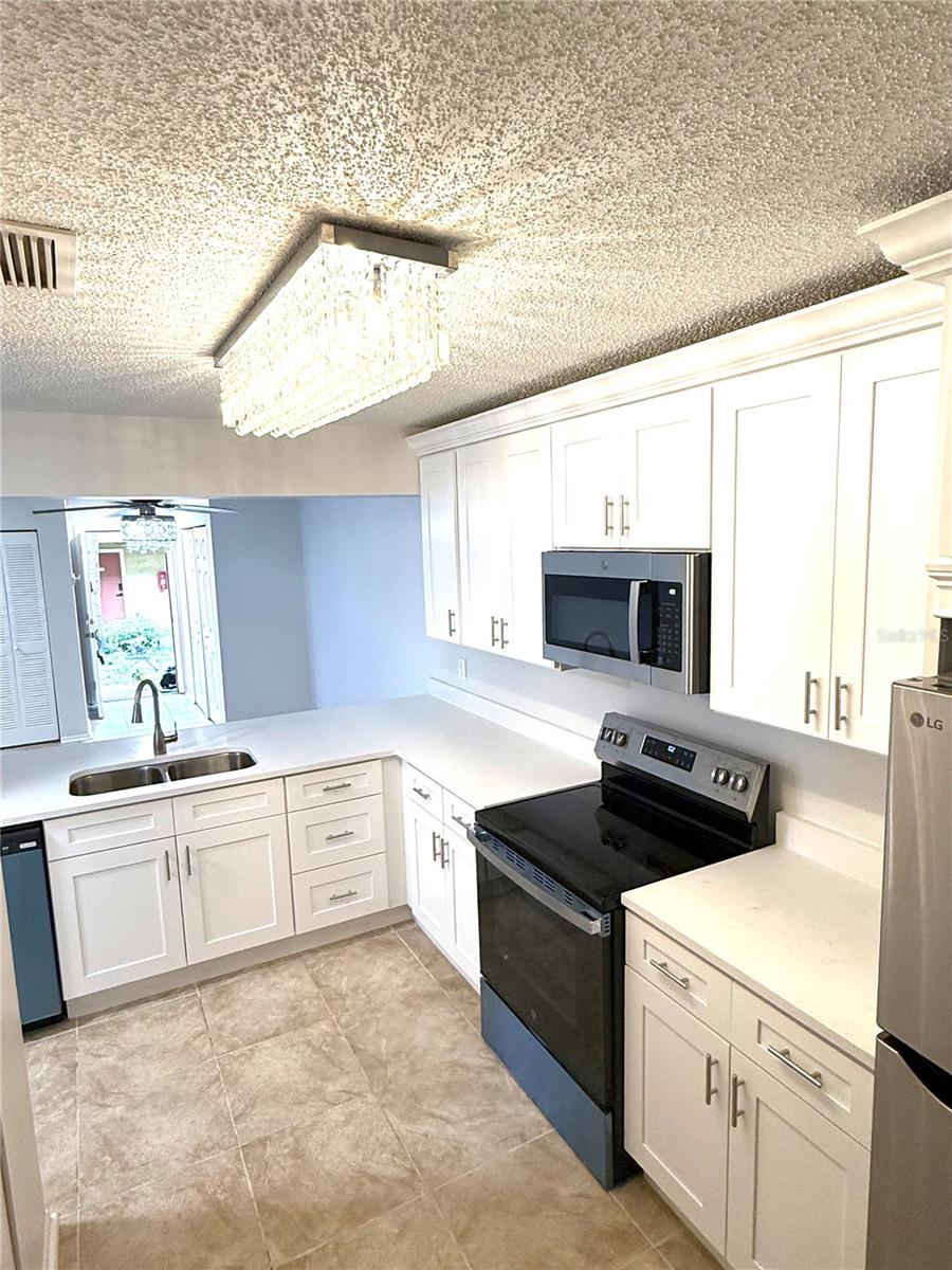 Image 6 of 18 For 604 Kenwick Circle 105