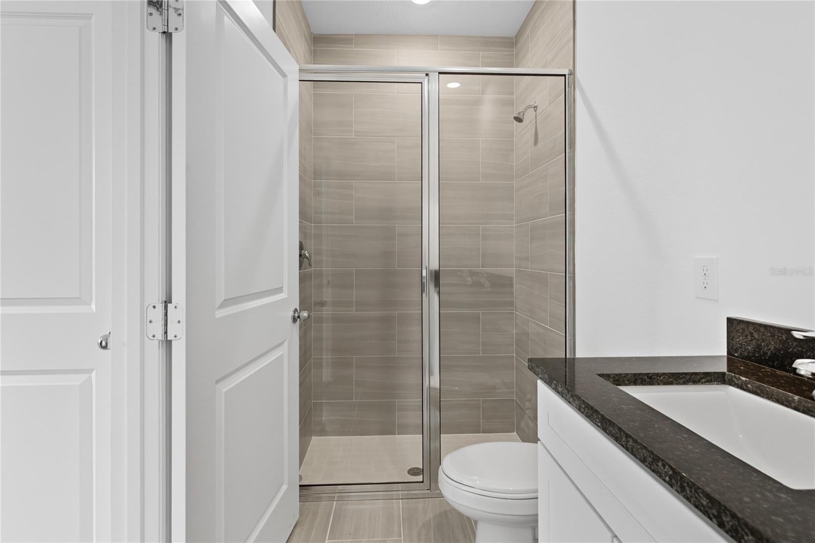 Image 14 of 28 For 817 Locust Avenue