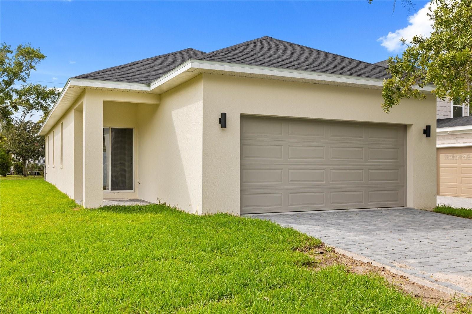 Image 22 of 28 For 817 Locust Avenue