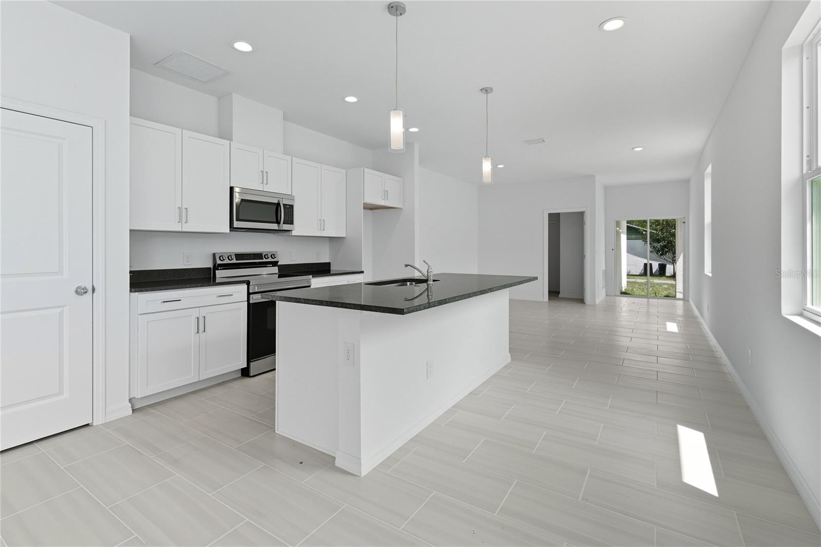 Image 4 of 28 For 817 Locust Avenue