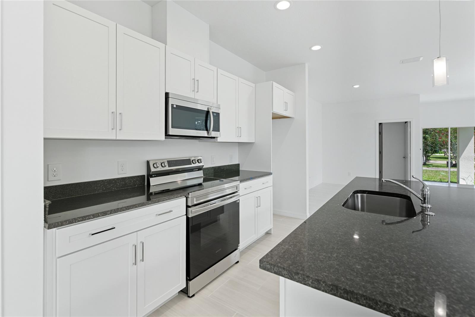 Image 5 of 28 For 817 Locust Avenue