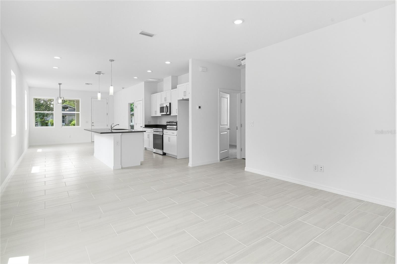 Image 7 of 28 For 817 Locust Avenue