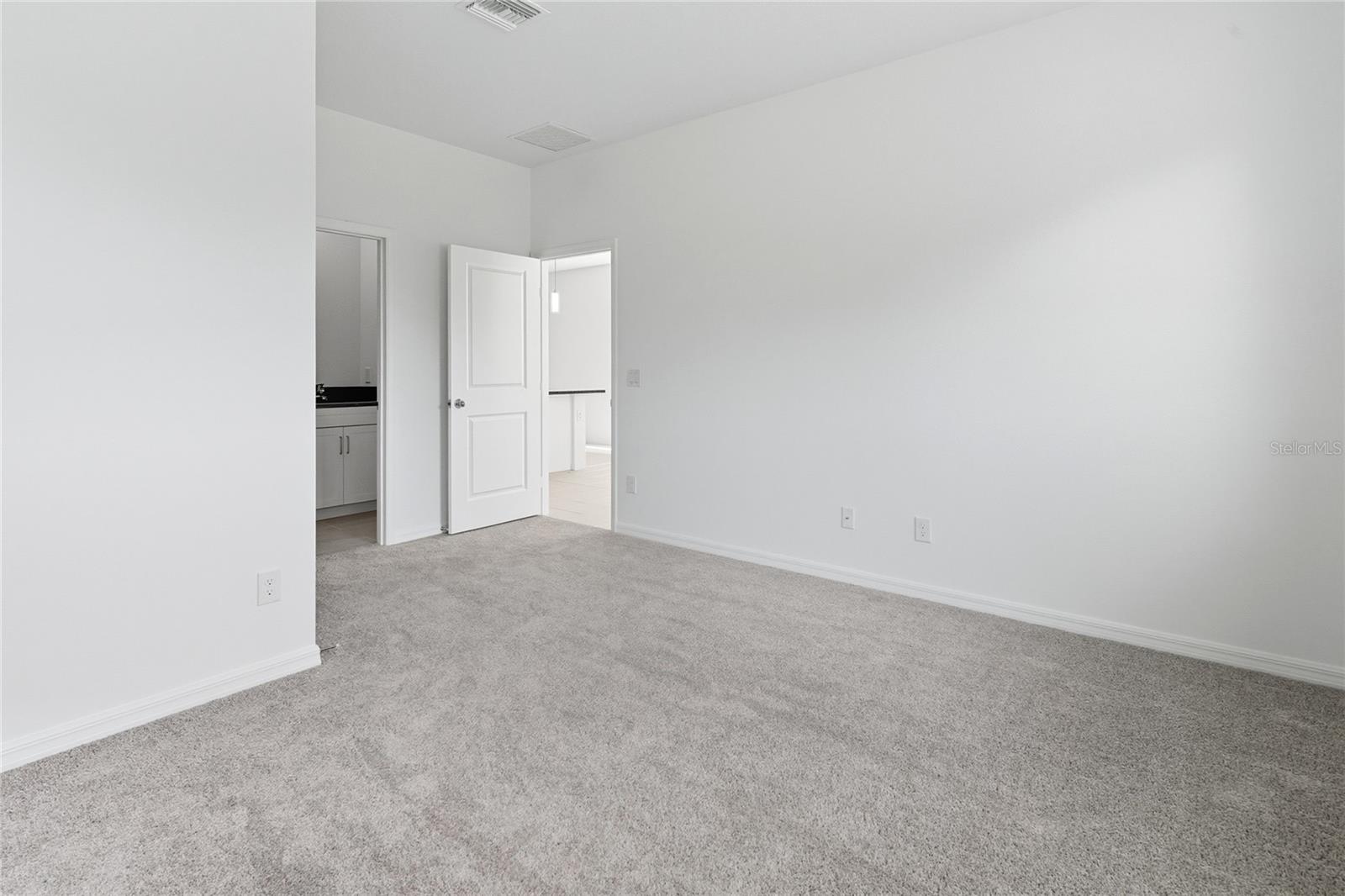 Image 9 of 28 For 817 Locust Avenue