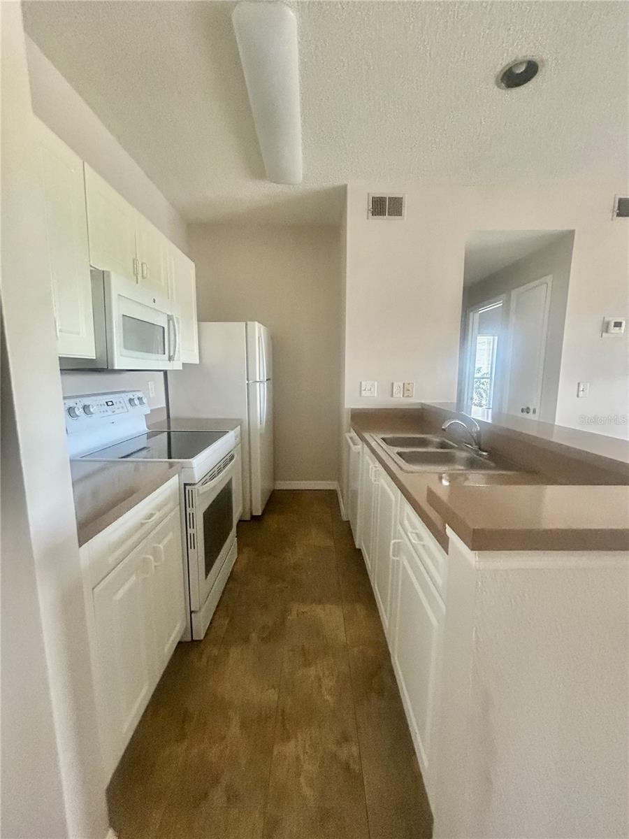Image 2 of 8 For 4115 Chatham Oak Court 224