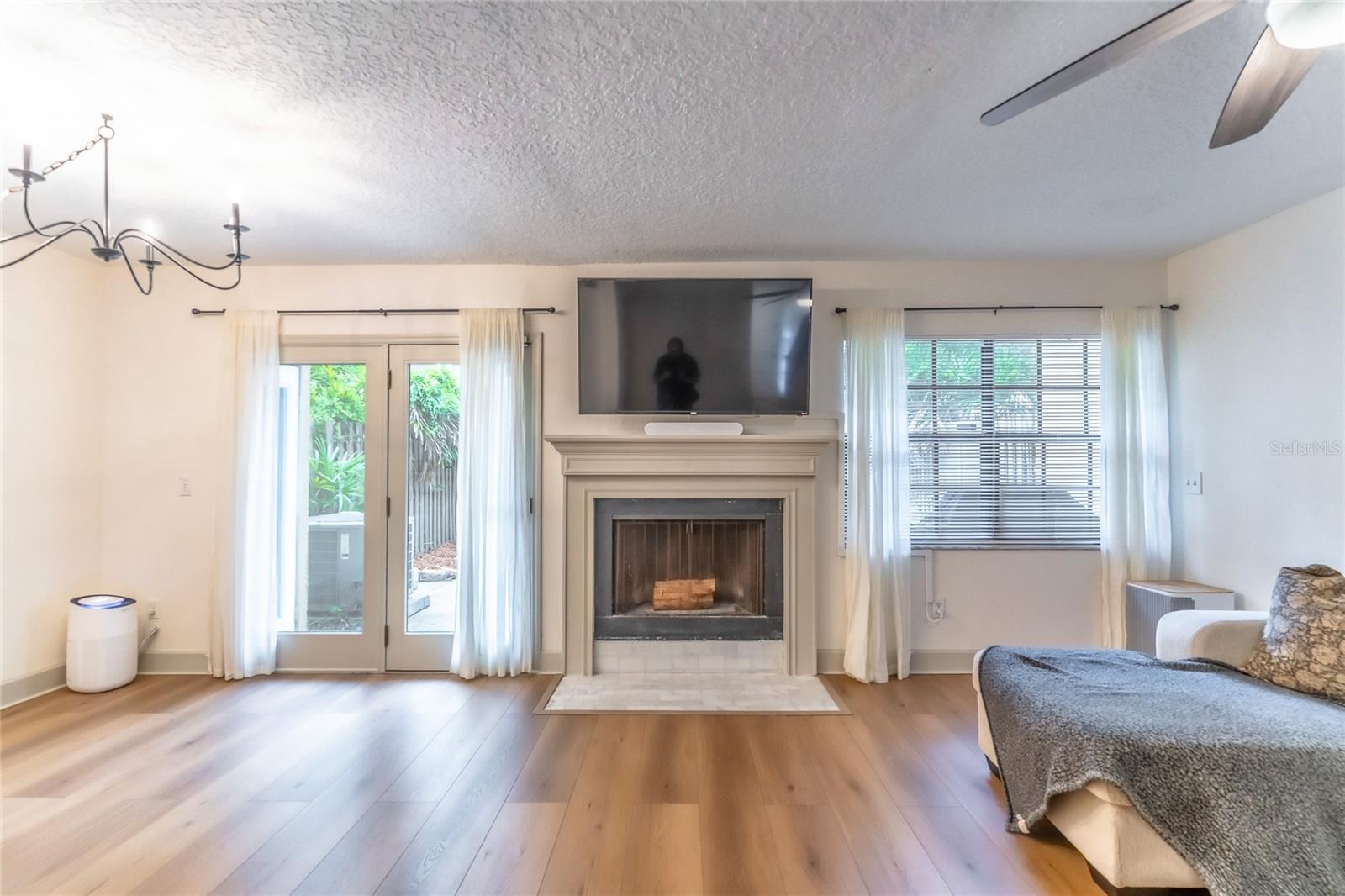 Image 11 of 25 For 716 Edgewater Drive 2a