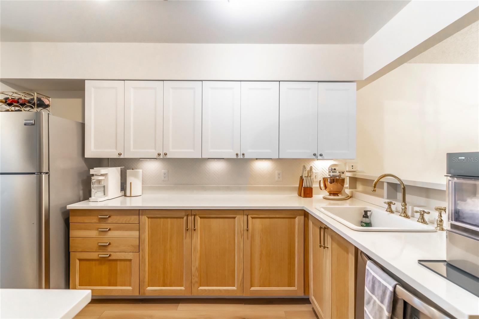 Image 2 of 25 For 716 Edgewater Drive 2a