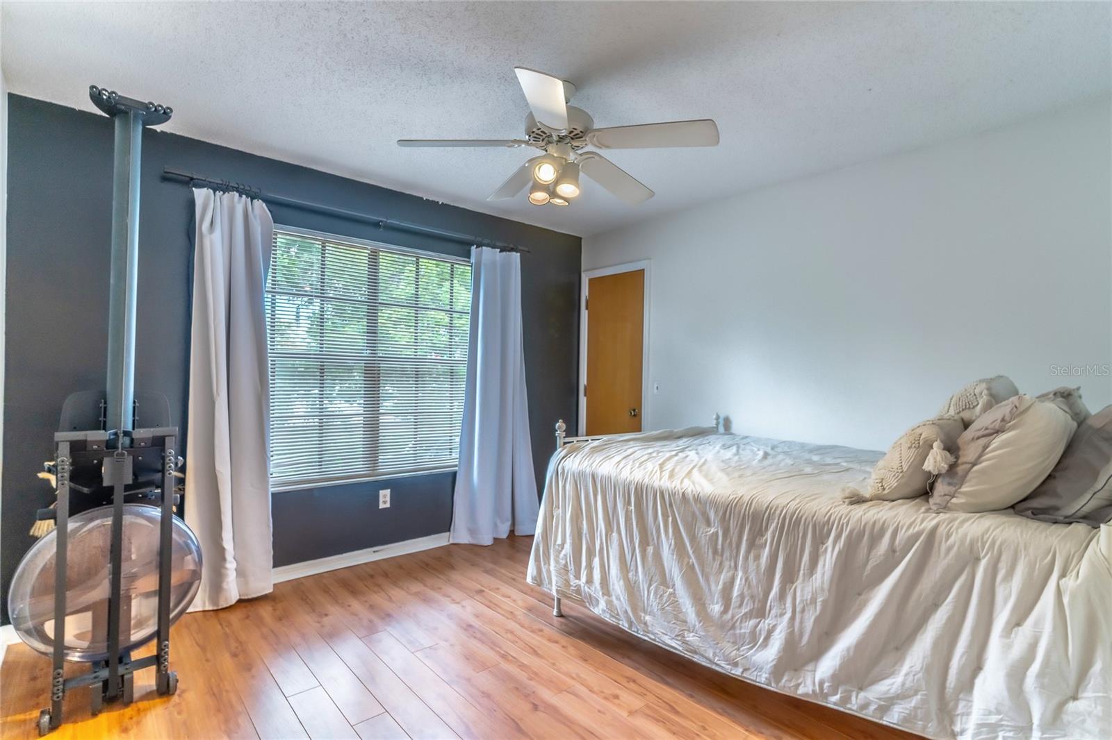 Image 21 of 25 For 716 Edgewater Drive 2a