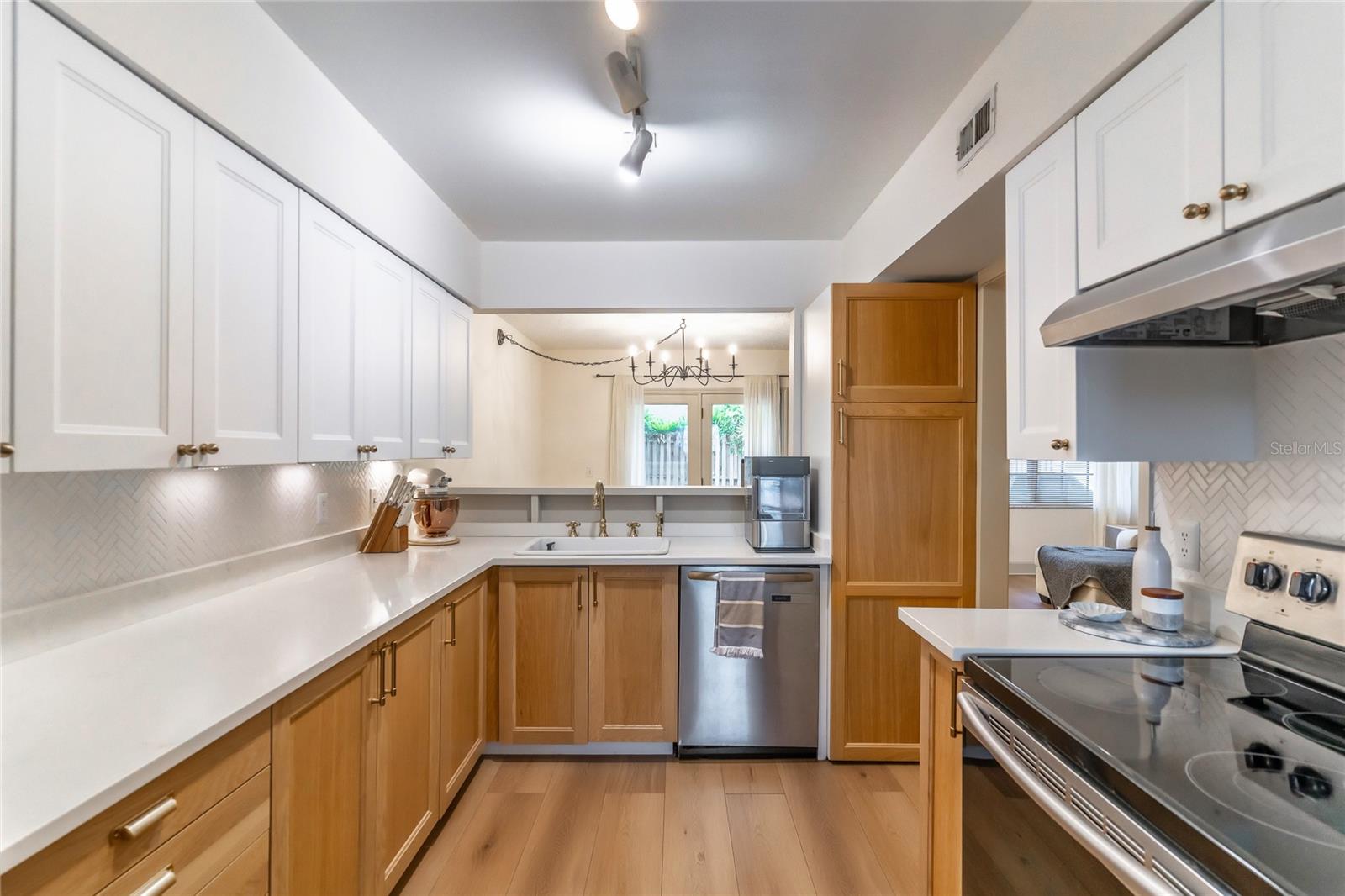 Image 3 of 25 For 716 Edgewater Drive 2a