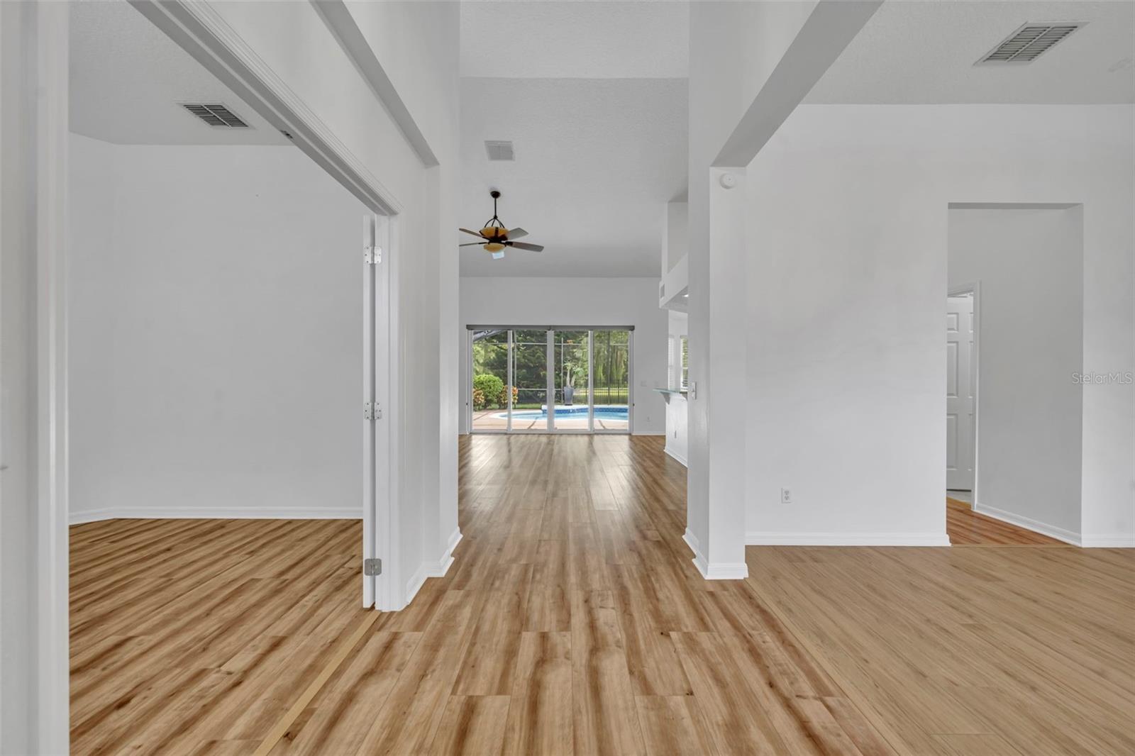 Image 4 of 43 For 1919 Winding Oaks Drive