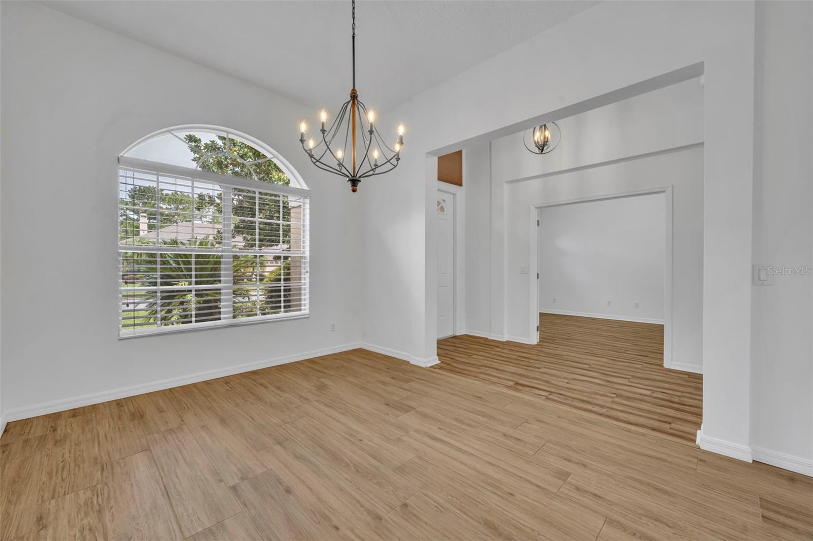 Image 5 of 43 For 1919 Winding Oaks Drive