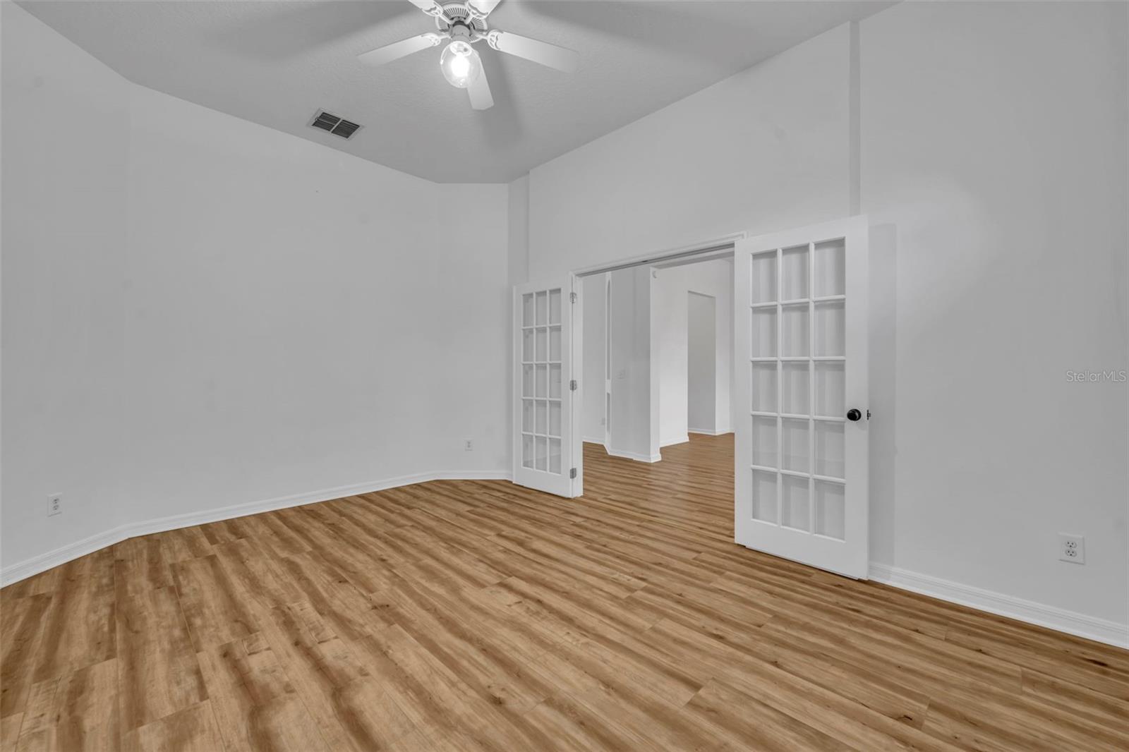 Image 6 of 43 For 1919 Winding Oaks Drive