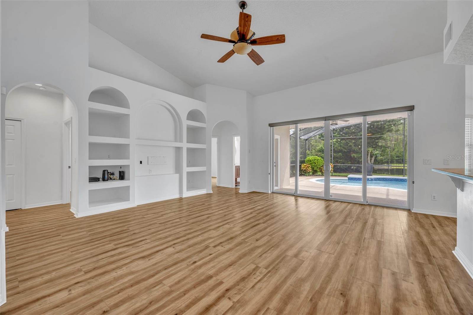 Image 7 of 43 For 1919 Winding Oaks Drive