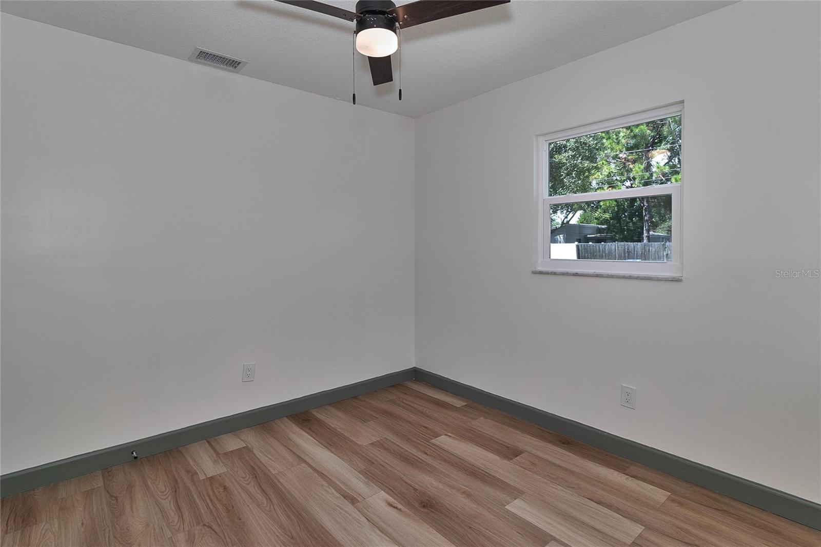 Image 13 of 31 For 510 91st Avenue N