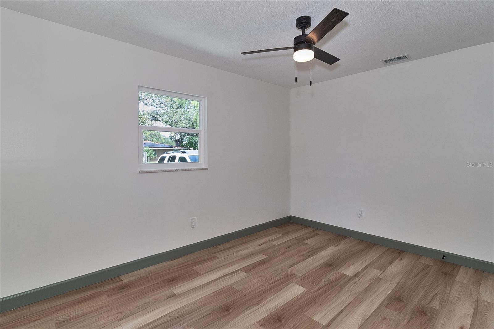 Image 19 of 31 For 510 91st Avenue N