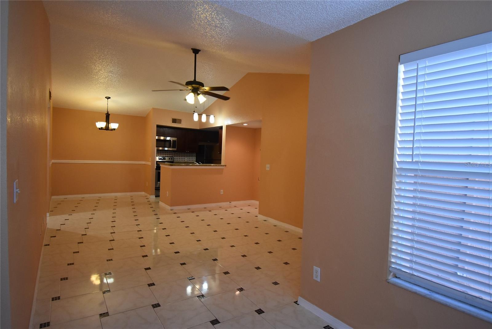 Image 6 of 18 For 5160 Conroy Road 1435