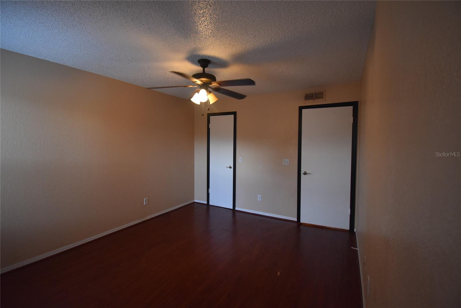 Image 9 of 18 For 5160 Conroy Road 1435