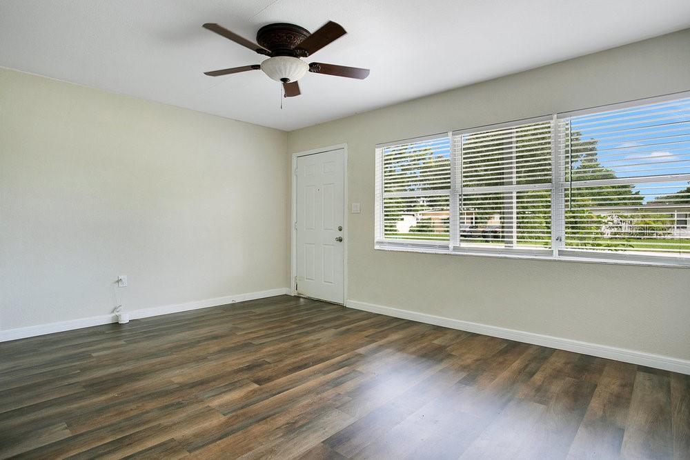 Image 6 of 25 For 1920 Carrigan Avenue