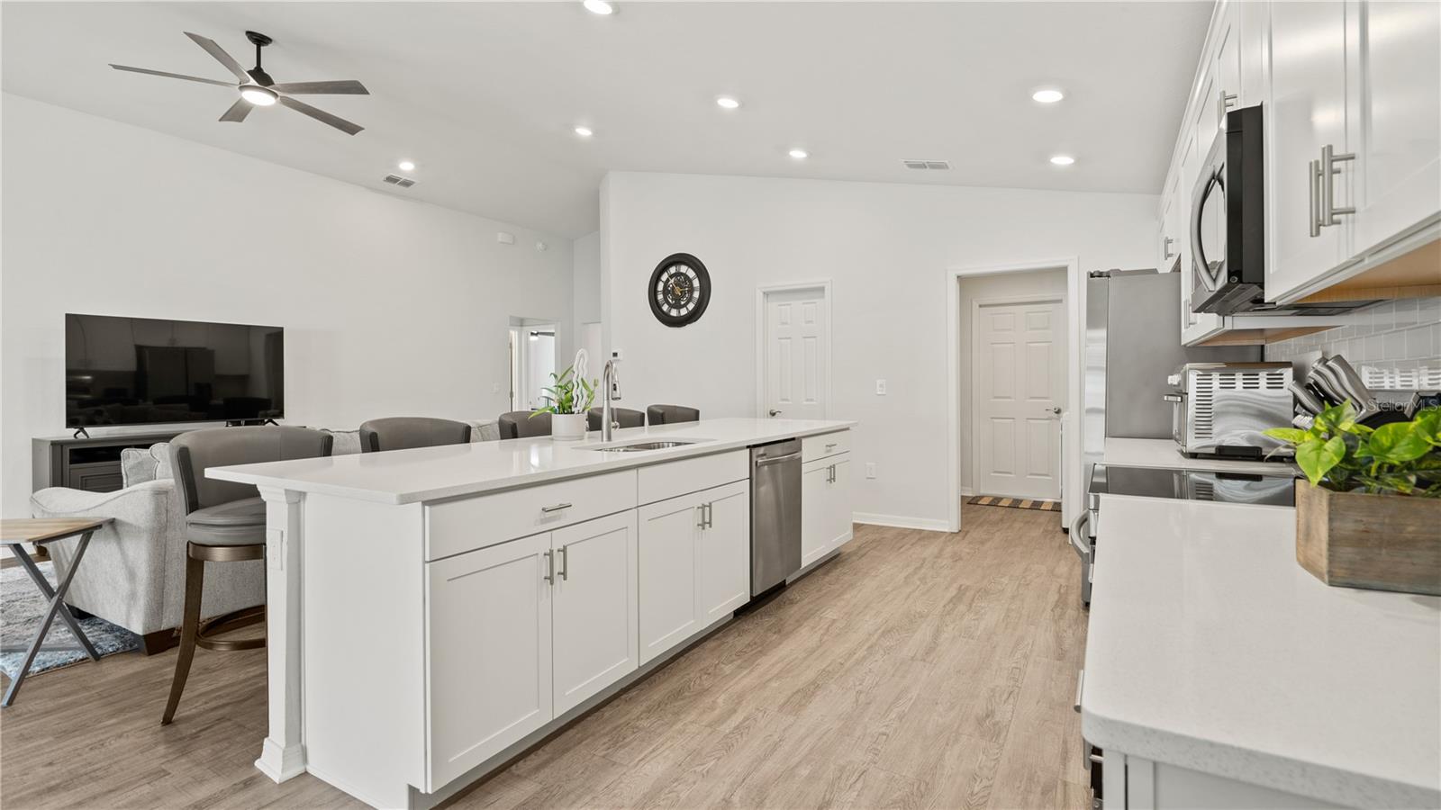 Image 14 of 31 For 7046 Bently Drive