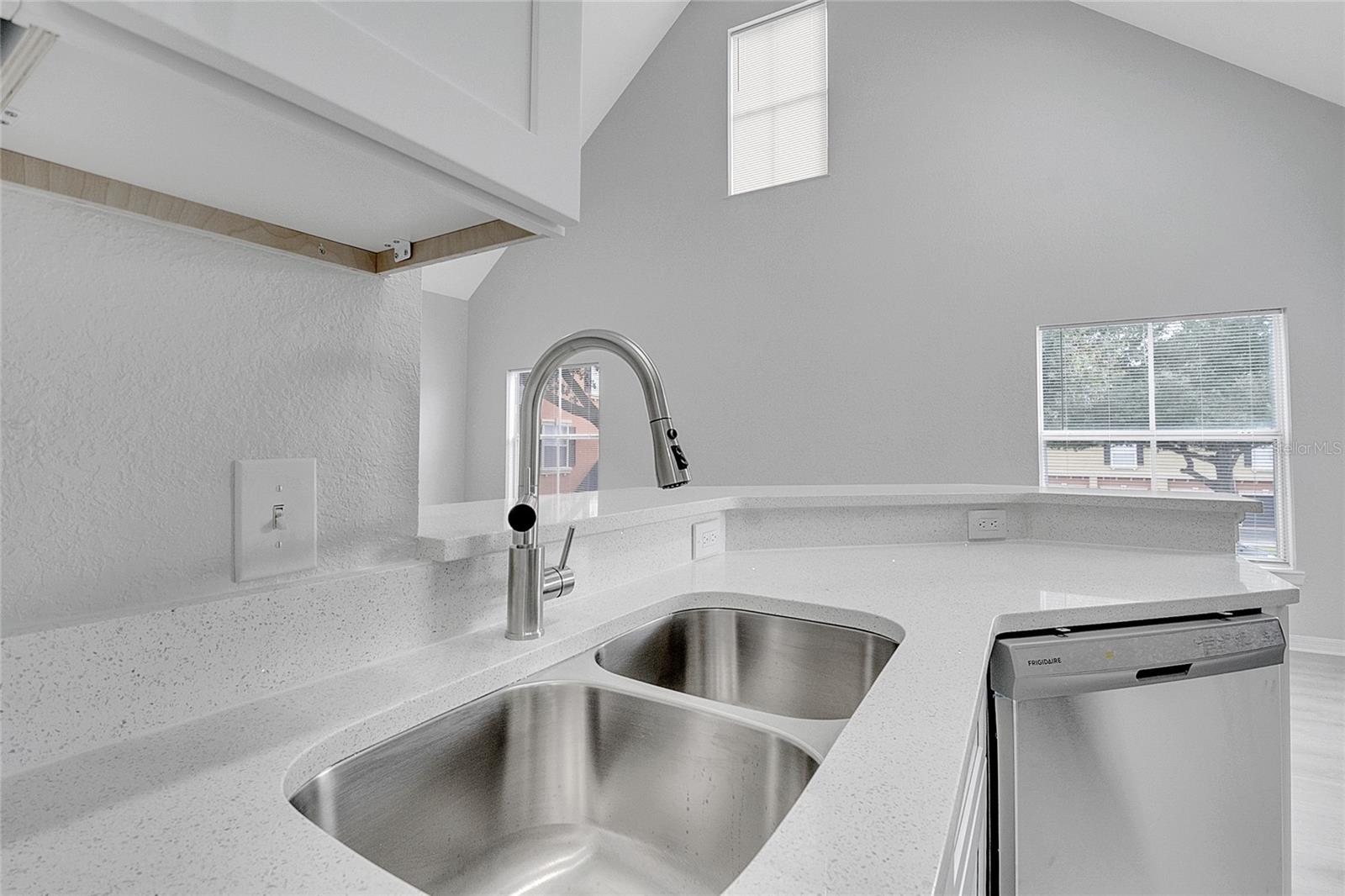 Image 7 of 38 For 6005 Westgate Drive 2224
