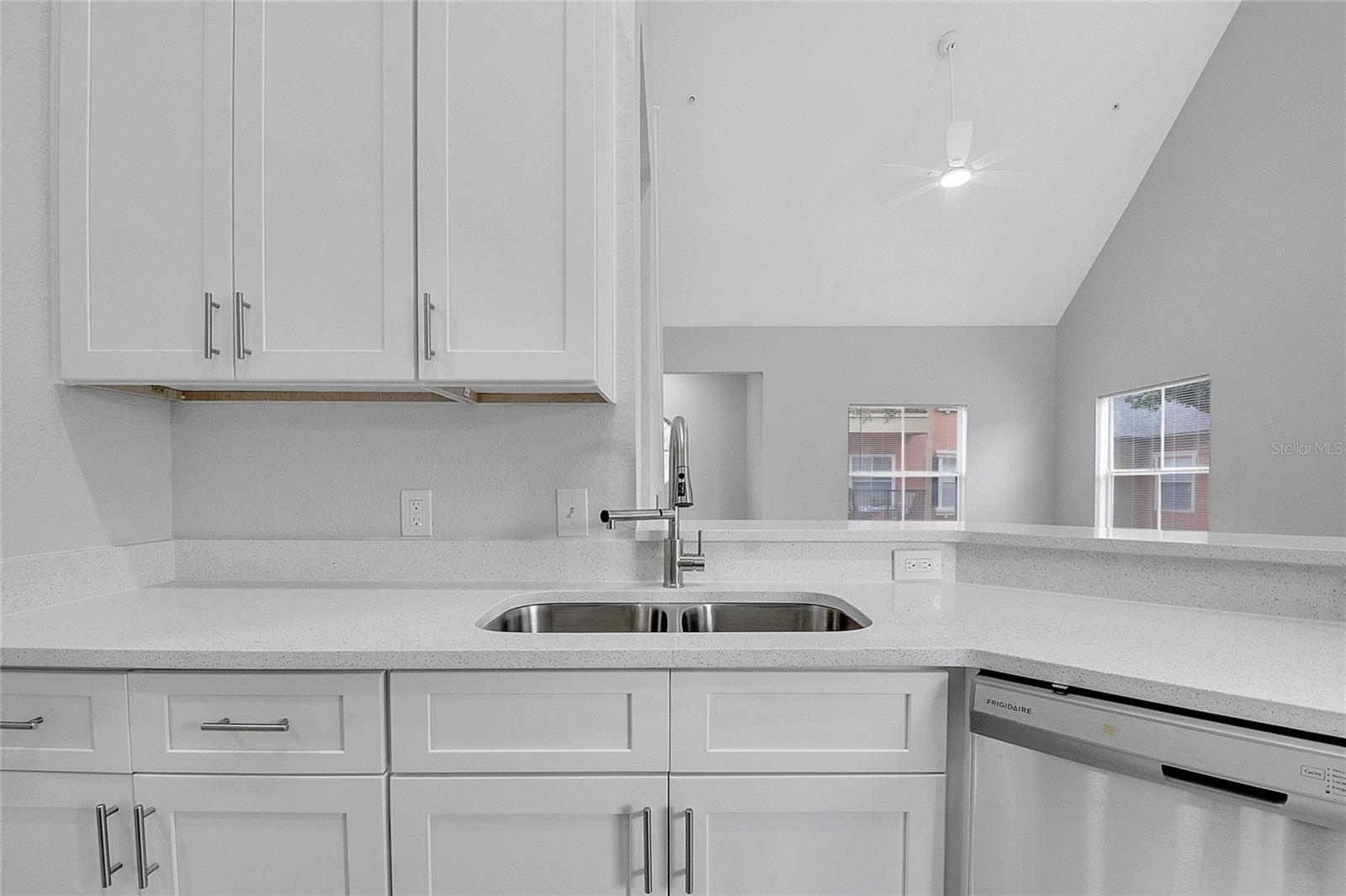 Image 9 of 38 For 6005 Westgate Drive 2224