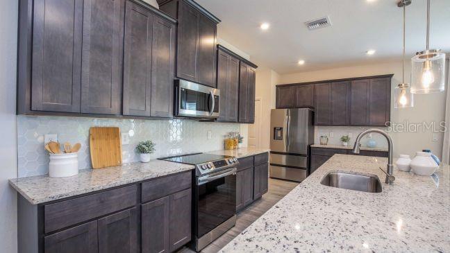 Listing photo id 5 for 8900 Mendoza Way