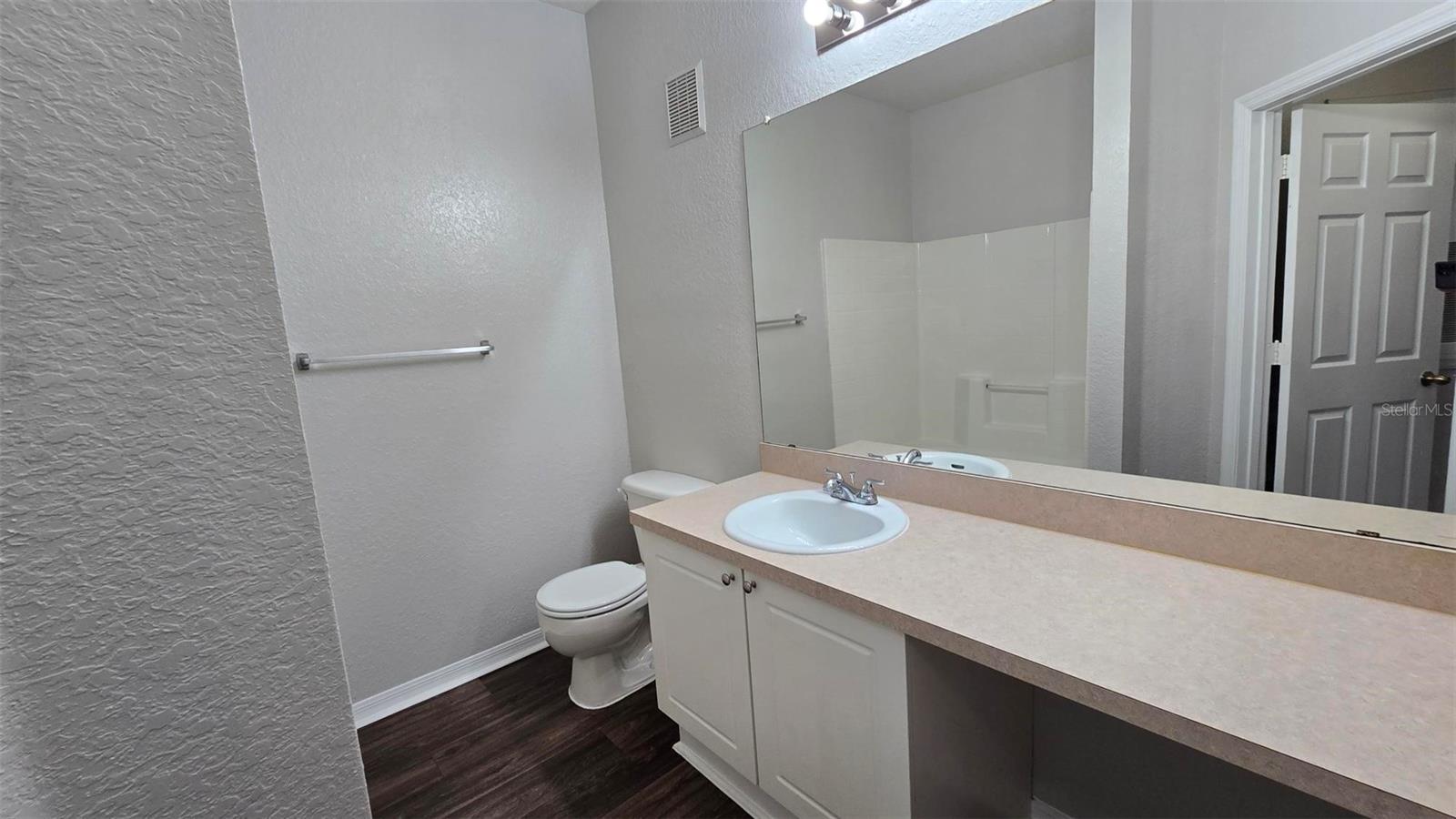 Image 20 of 32 For 845 Grand Regency Point 201
