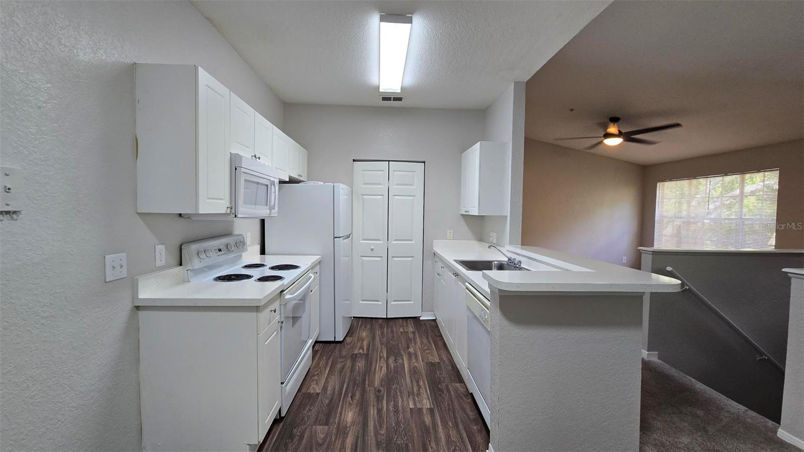 Image 7 of 32 For 845 Grand Regency Point 201