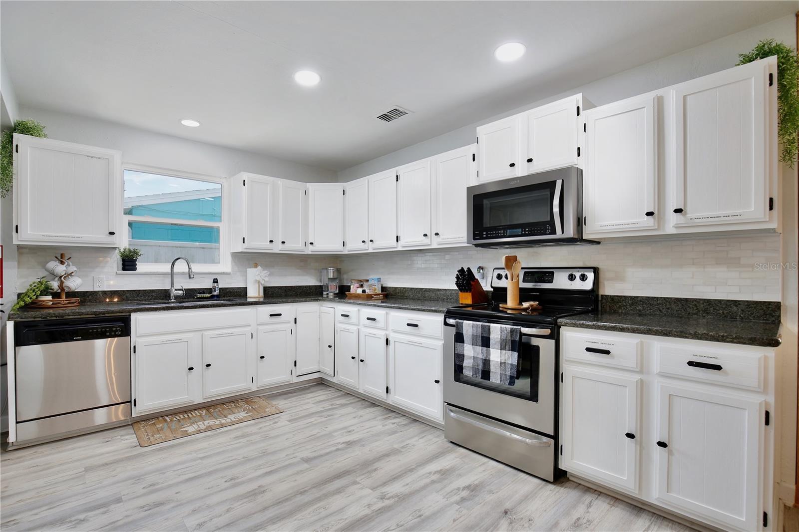 Image 12 of 32 For 120 Lynnhurst Drive