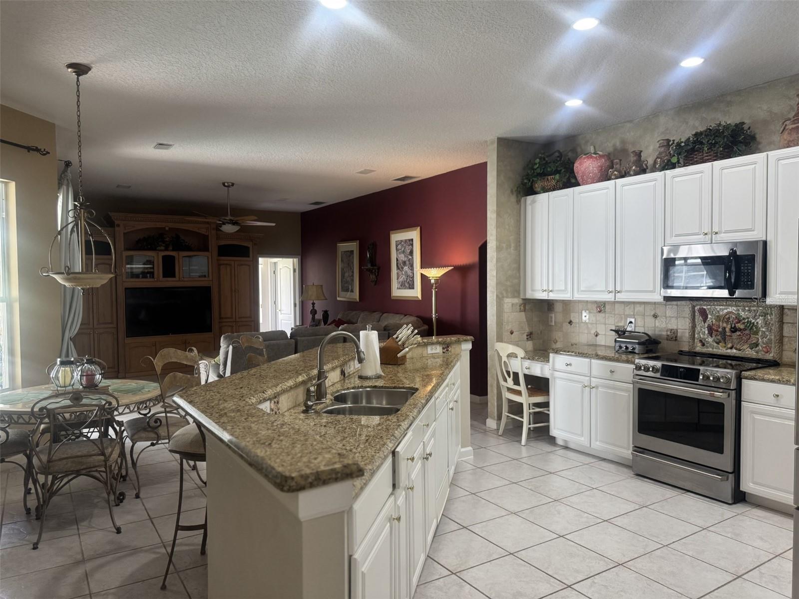 Image 23 of 52 For 10303 Newington Drive