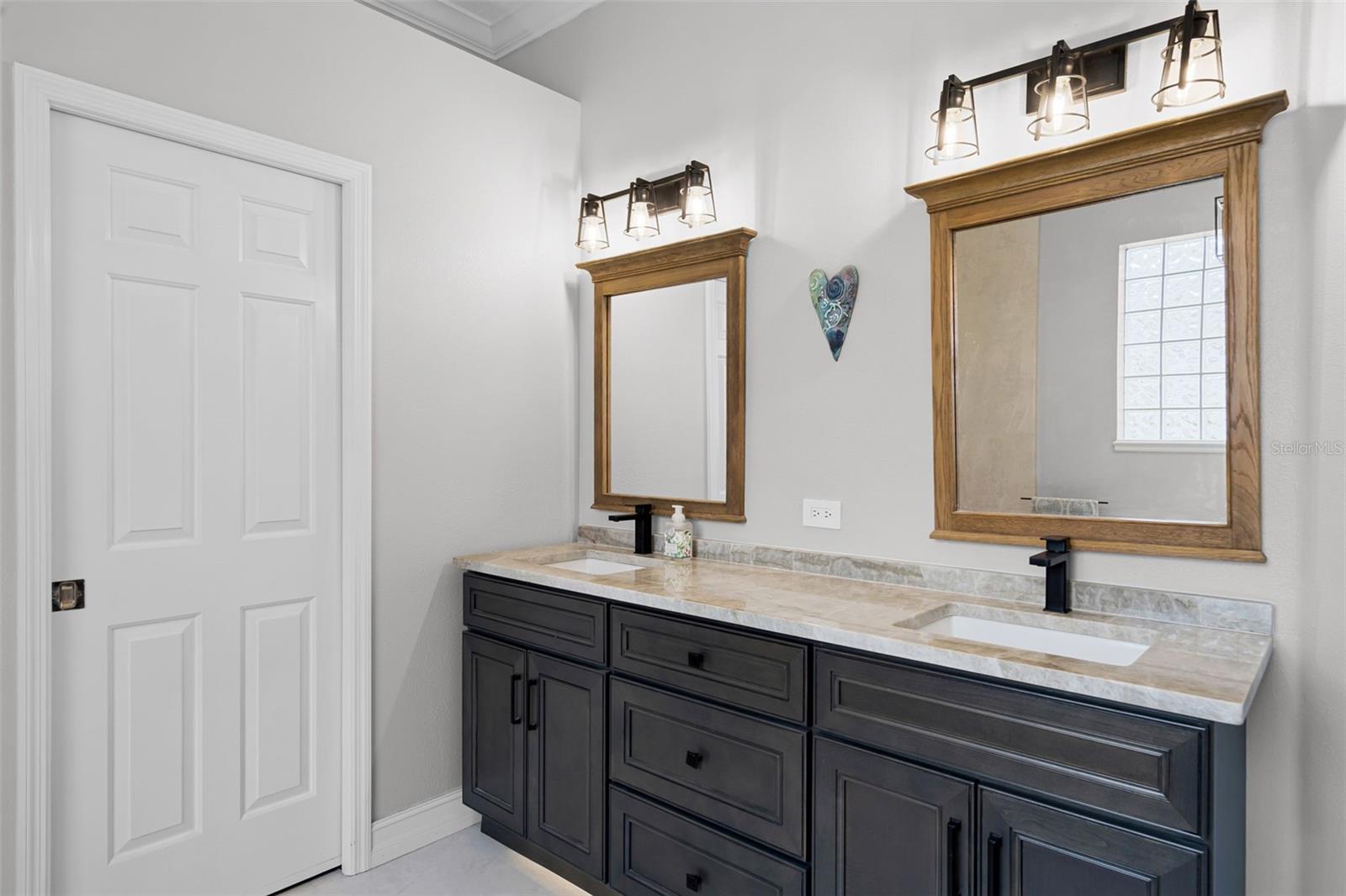 Image 17 of 39 For 4848 Keeneland Circle