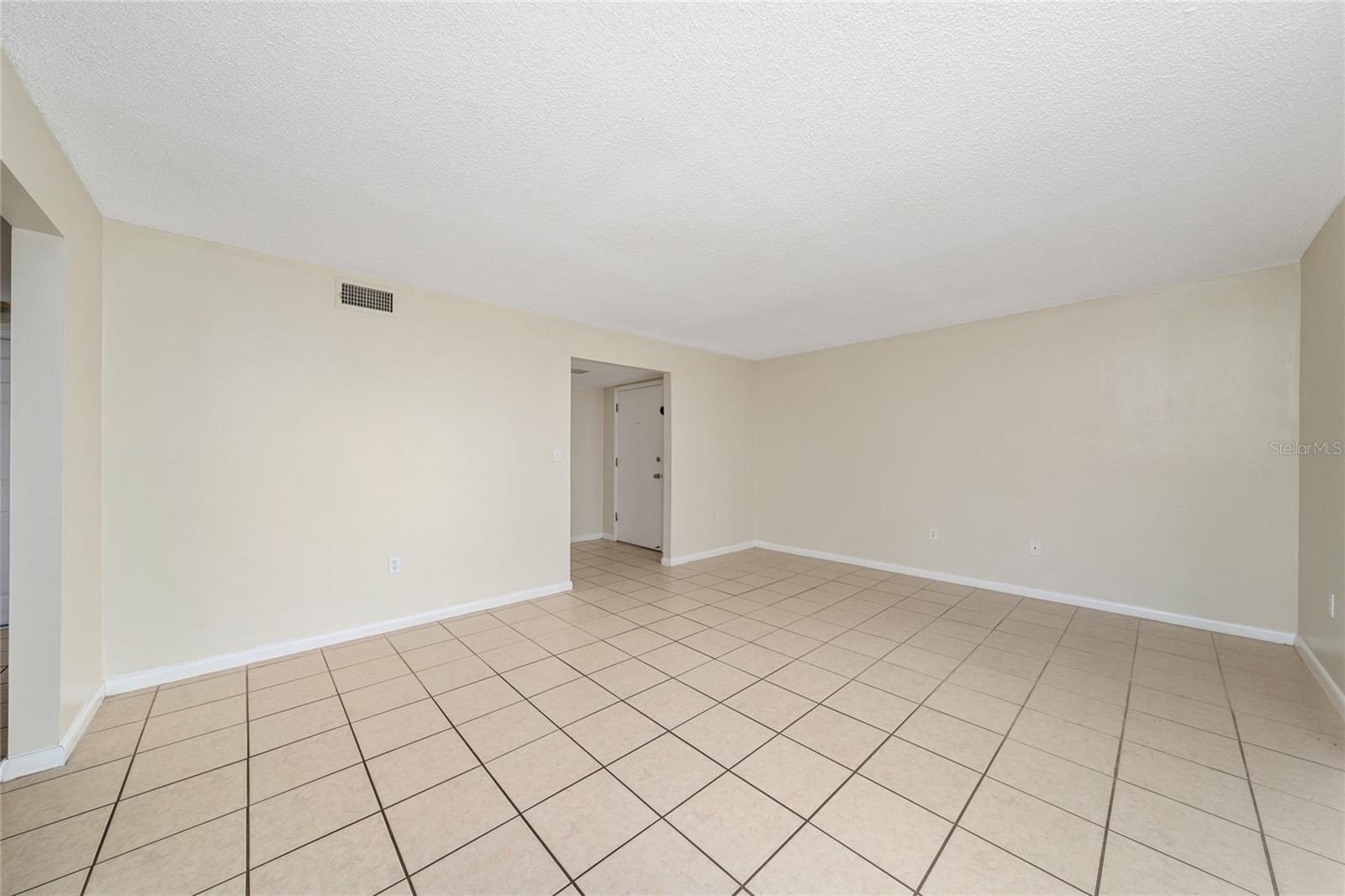 Image 11 of 33 For 525 Conway Road 209