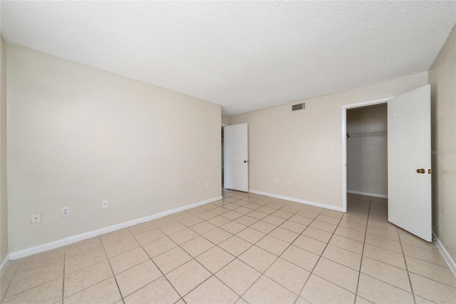 Image 18 of 33 For 525 Conway Road 209