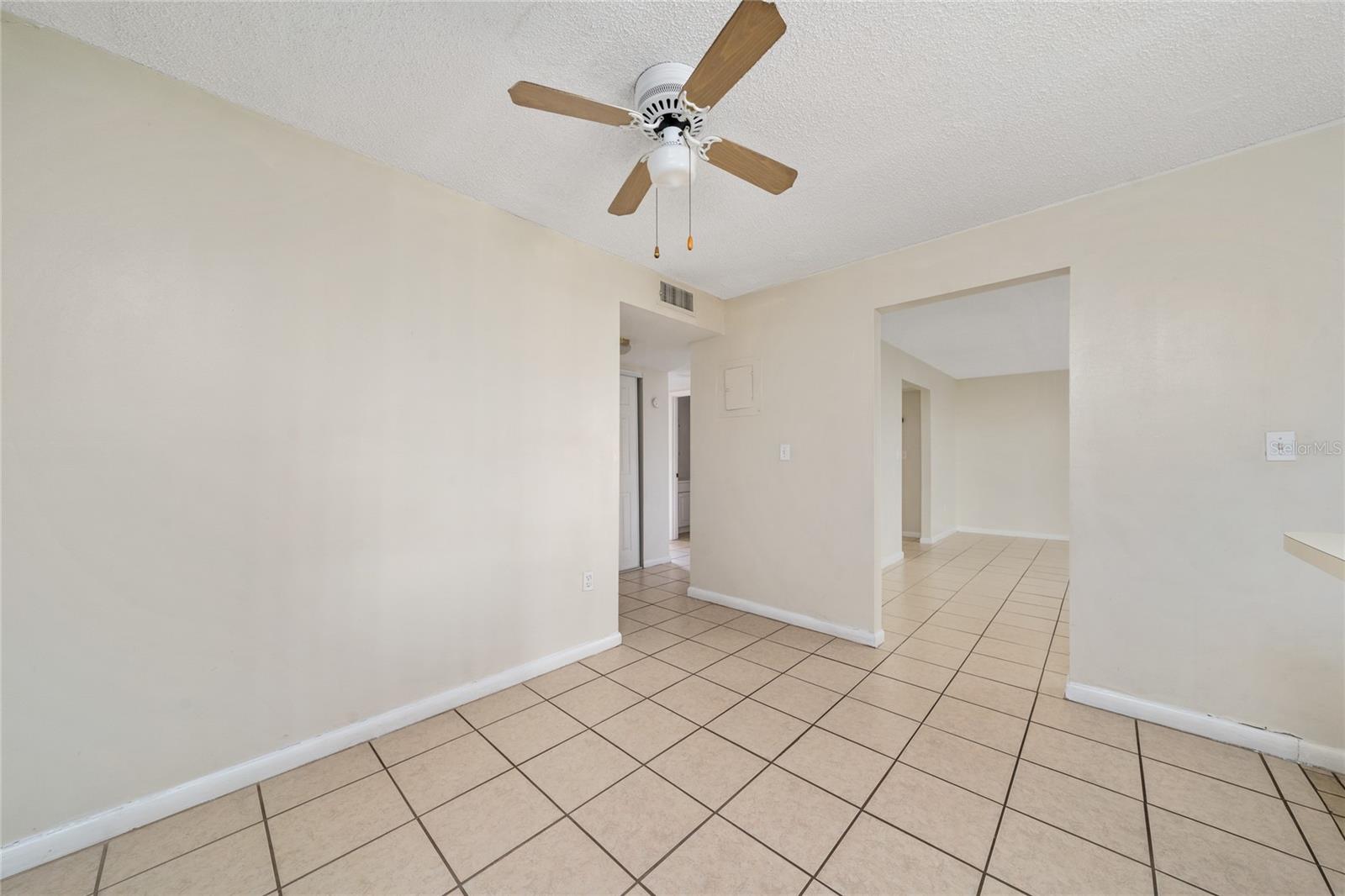 Image 21 of 33 For 525 Conway Road 209