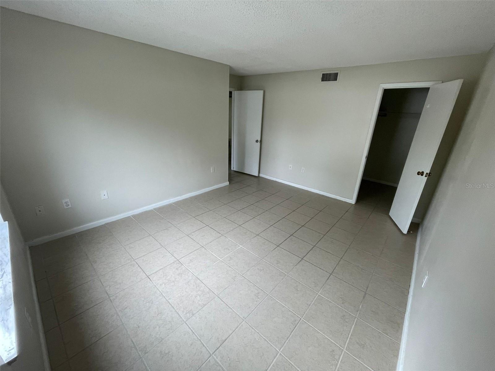 Image 5 of 10 For 525 Conway Road 209