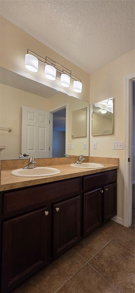 Image 10 of 19 For 13479 Applerose Lane 30