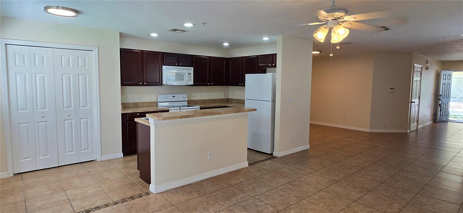 Image 3 of 19 For 13479 Applerose Lane 30