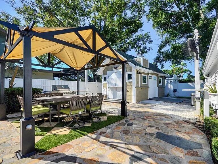 Image 4 of 4 For 2693 Westchester Drive N