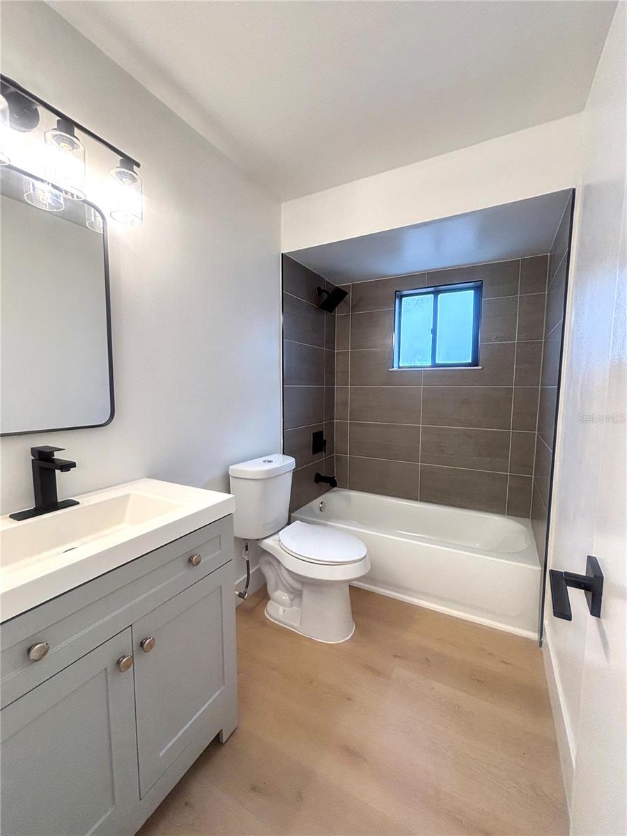 Image 11 of 16 For 640 Macduff Lane A